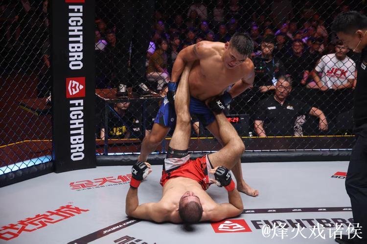 射手兄弟！卡姆-斯潘塞末节三分三连击，三分6中6砍下20分