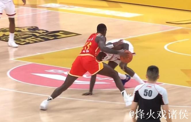 脚踝终结者！桑普森双变向晃倒法耶，随后单臂暴扣激情庆祝